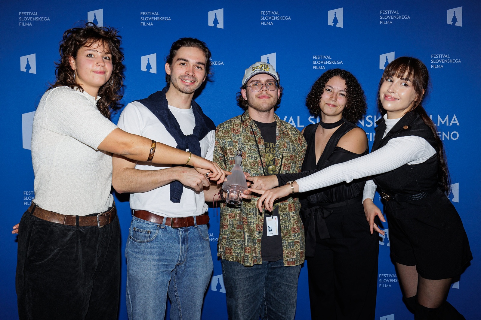 Letošnji prejemniki posebne omembe v katekoriji študijskih filmov. Foto: Festival slovenskega filma Portorož 2024 (Katja Goljat in Matjaž Rušt).