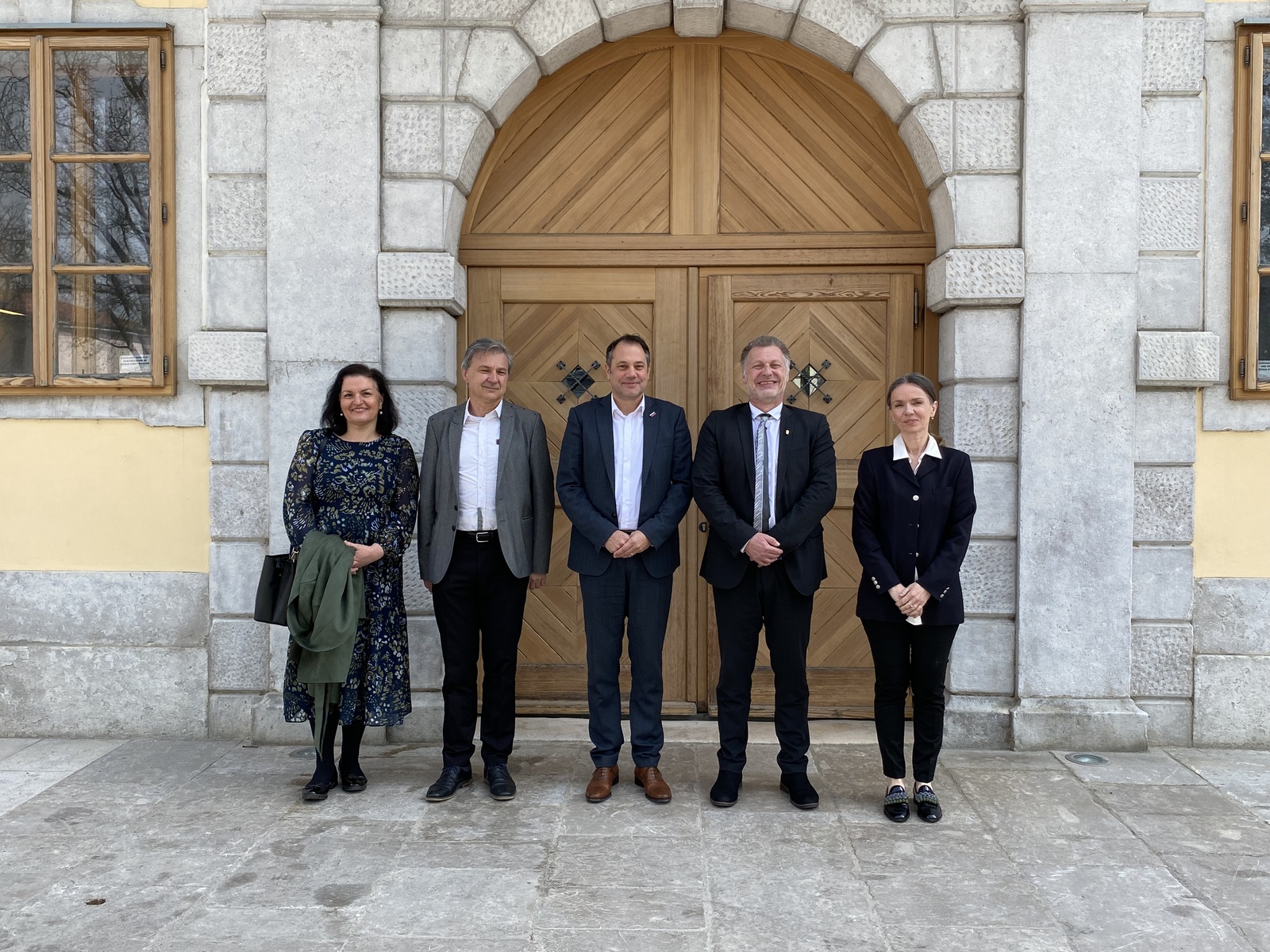 From left to right: Suzana Martinez, Head of the Government Office for Slovenians Abroad, Prof. Dr. Matjaž Valant, Vice-rector for Education and Arts, Matej Arčon, Minister for Slovenians abroad, Prof. Dr. Boštjan Golob, Rector of the University of the Nova Gorica, Prof. Dr. Saša Dobričič, Director of postgraduate doctoral study programmes Cultural Heritage Studies.
