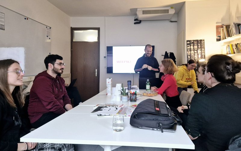 artepakt uredniški sestanek