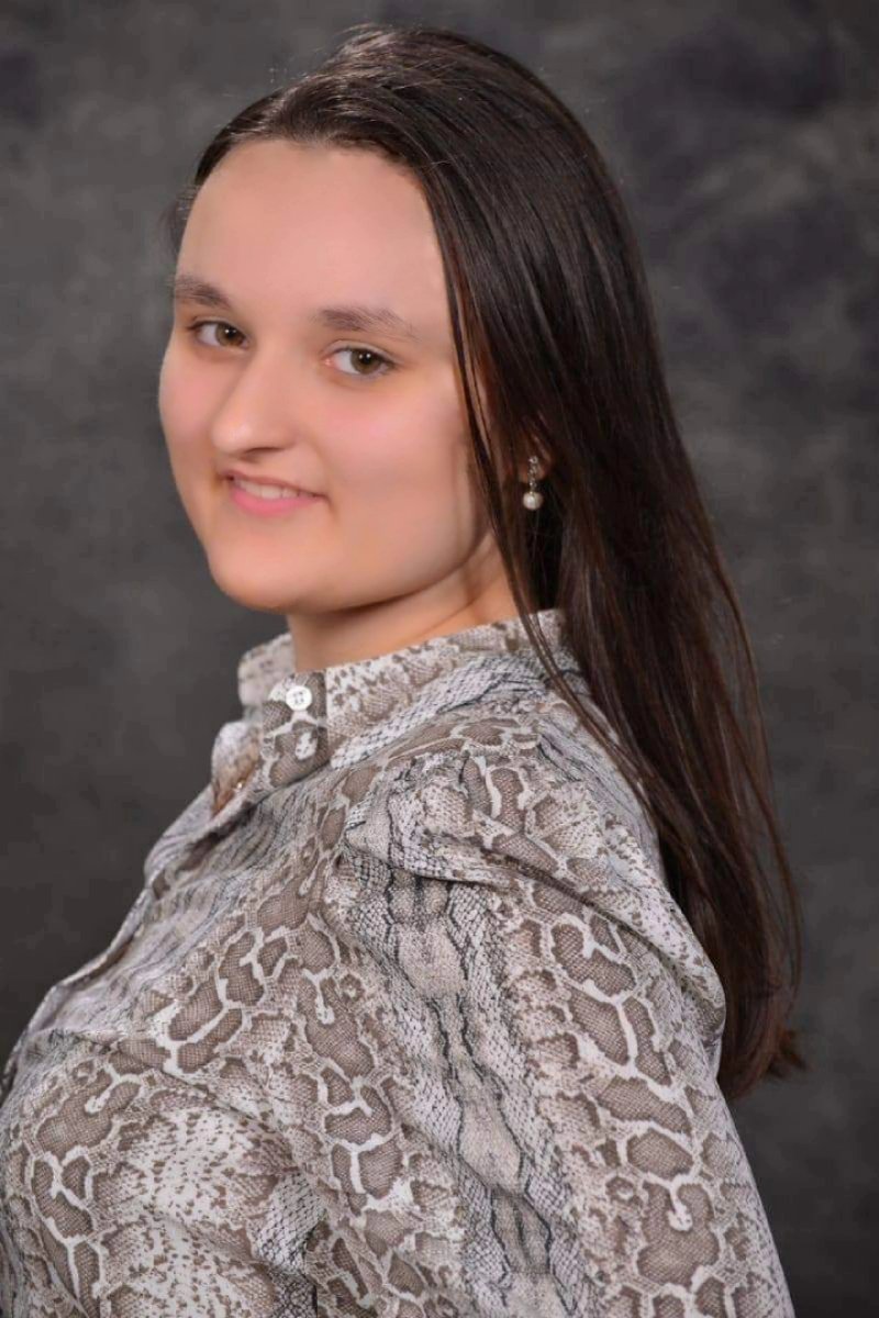 Portrait of Angela Zorchec, student of Physics and Astrophysics