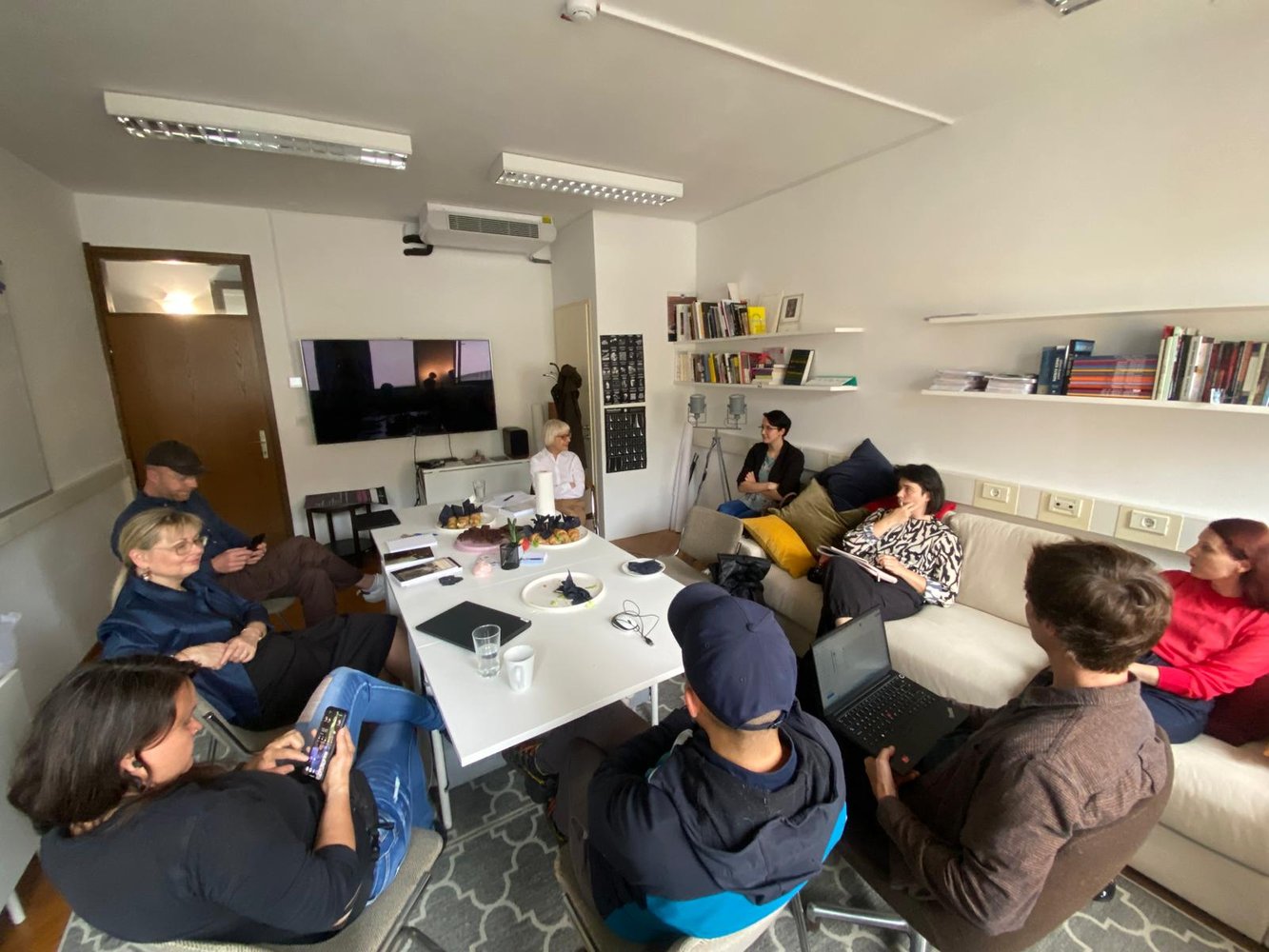 Dr. Natka Badurina, from the Department of Languages and Literatures, Communication, Education and Society at the University of Udine, presented analytical and research approaches to memory studies through the example of Trieste literature.