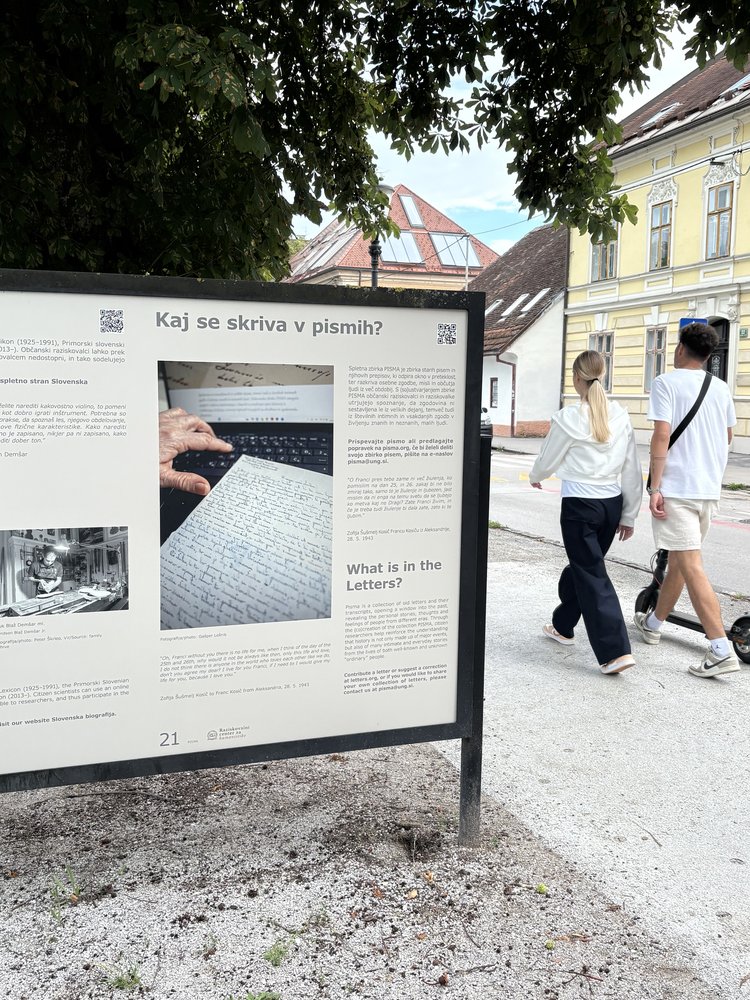 Plakat projekta PISMA na razstavi »Odkrivaj, sodeluj, raziskuj – Občanska znanost v Sloveniji«