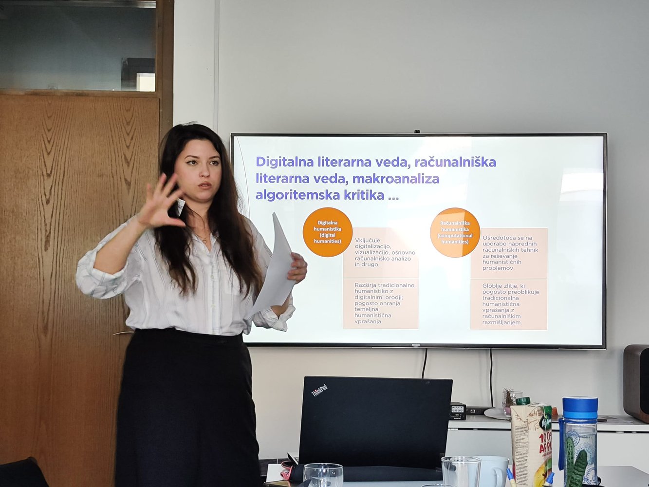 Lucija Mandić from the Institute of Slovenian Literature and Literary Studies at ZRC SAZU guided us through an insightful lecture on the use of digital methods for studying the Slovenian literary canon.