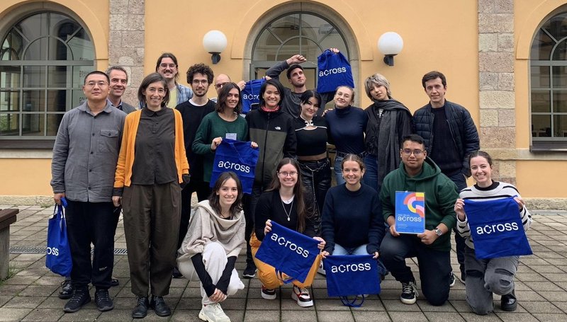 Udeleženci_ke jesenske šole ACROSS v Chemnitzu - skupinska fotografija
